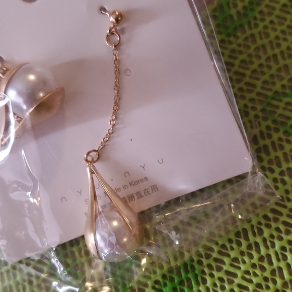 Earrings. Jewelry - Picture 3 of 3